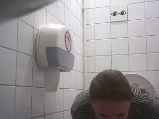 Student Restroom 87 screenshot 4