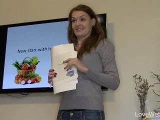 Wetting During A Lecture – Niki screenshot 2