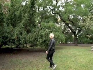 Lucie – Drunk Girl Piss screenshot 2
