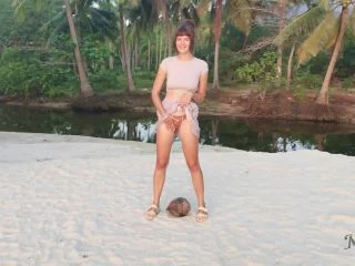 Maidens Place – Coconut Pee Gift screenshot 1