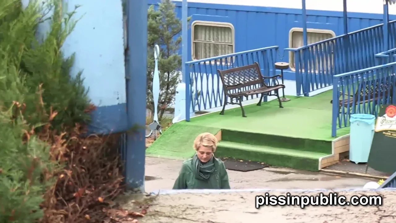 City Center Parks Bring An Unusual View On Hot Peeing Babes