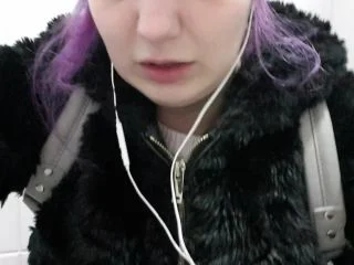 Bad Dolly – About To Explode With Pee Public Toilet screenshot 7