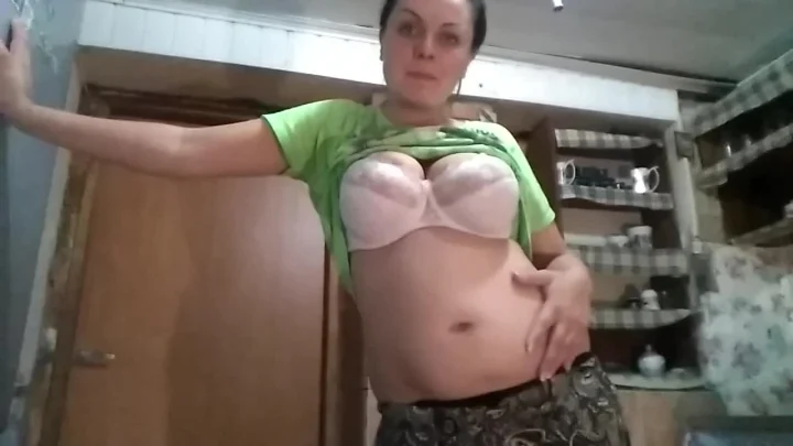 KateRoss – Huge Piss From Kate