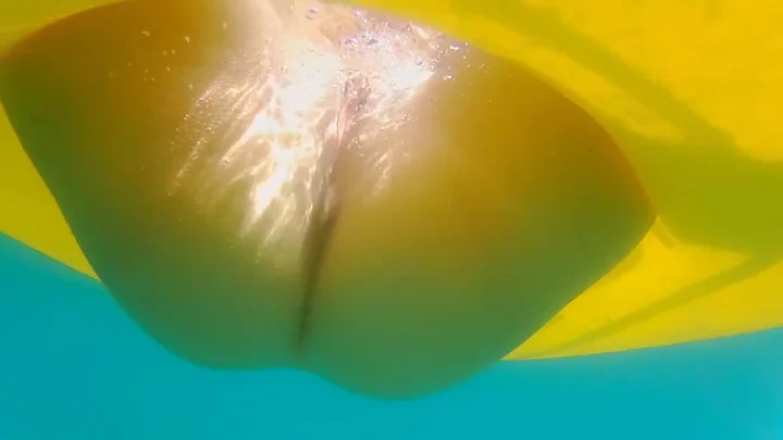 Dream4Angel – Public Beach PISSING FOUNTAIN