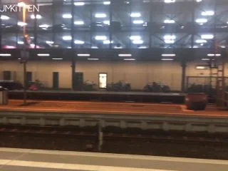 Dreister PUBLIC PISS Im Hauptbahnhof Natursekt Quelle Direkt Am Bahnsteig screenshot 1