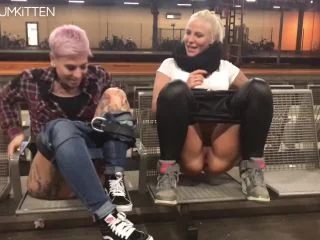 Dreister PUBLIC PISS Im Hauptbahnhof Natursekt Quelle Direkt Am Bahnsteig screenshot 2