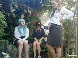 Mean Girl Humiliates The Nerds screenshot 3