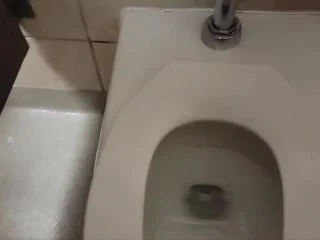 Public Piss Adventure screenshot 2