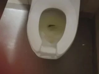 Public Piss Adventure screenshot 5