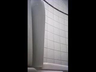 Student Restroom 109 screenshot 5