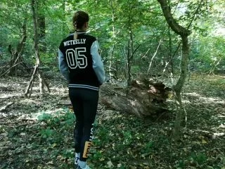 Wet Kelly – Peeing In Public In The Forest screenshot 1