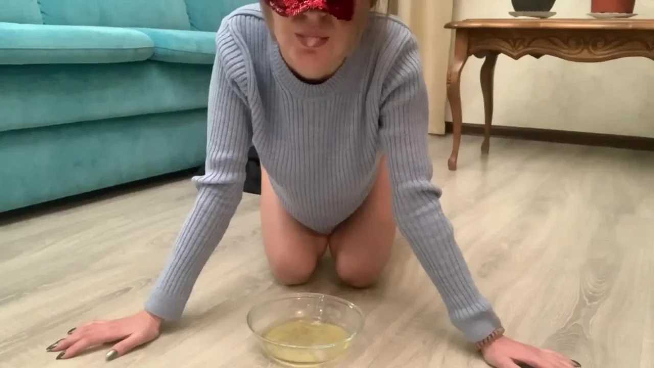 Lily – Stinking Shit In Urine