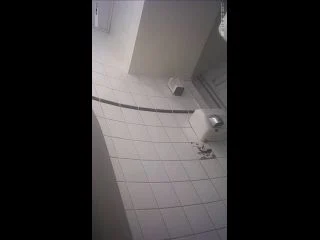 Student Restroom 113 screenshot 3