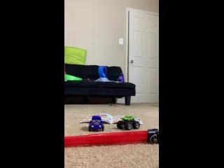 Mean Step-mom Pees On Toys screenshot 3