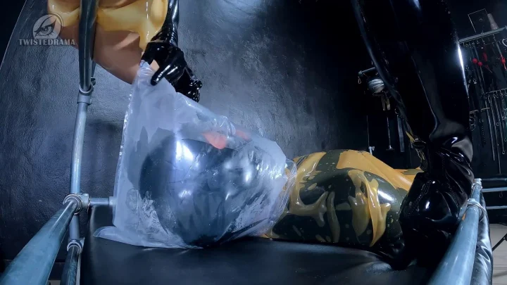 Lucie Arztin – Human Piss Bag