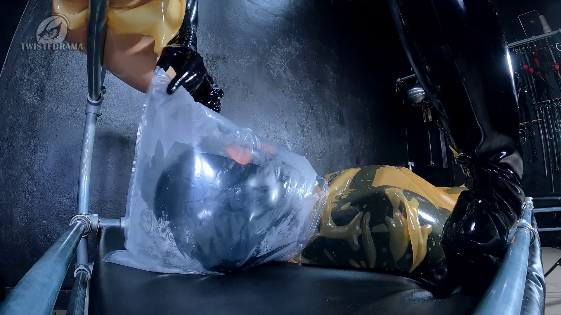 Lucie Arztin – Human Piss Bag