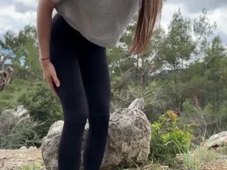 Luna Lou – Beim Wandern Einfach Auf Den Weg Gepiss – Dort Pissen Wo Einen Nieman screenshot 1