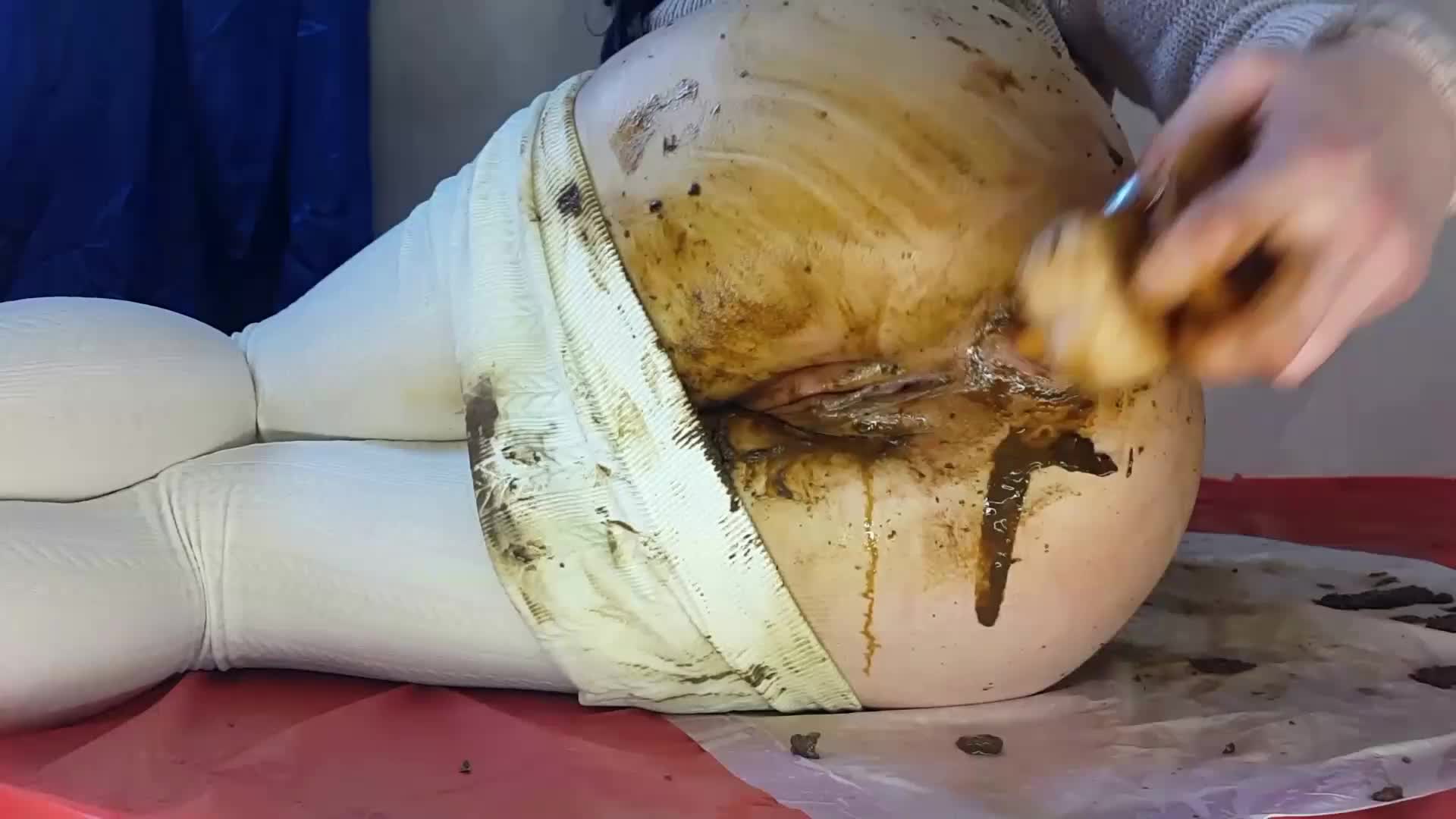 AnnaCoprofield – White Pants