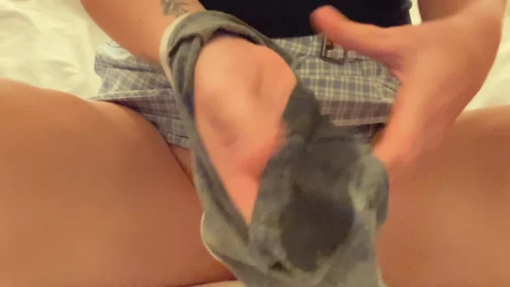 Peachypoppy – Pussy Stuffing And Wetting Myself