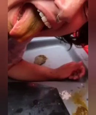 Portapottyqueen – Cleaning Portapotty With My Worthless Mouth