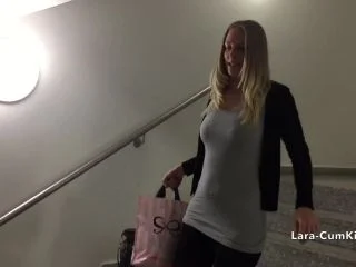 Public PISS – Treppen Im Shopping Center Geflutet screenshot 3