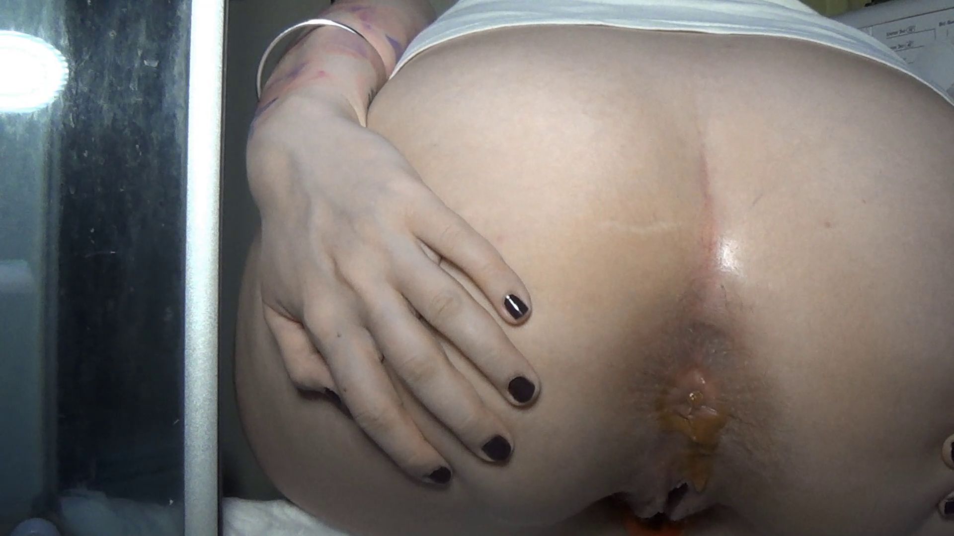 DirtyBetty – Diarhea EFRO Clip