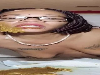 UniQueen21 – UniElla Smashing Face In Poop screenshot 5