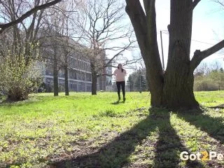 Behind A Tree screenshot 1