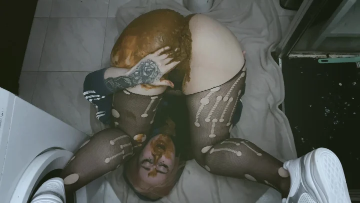 DirtyBetty – UpSideDown Secret Scat Projectile