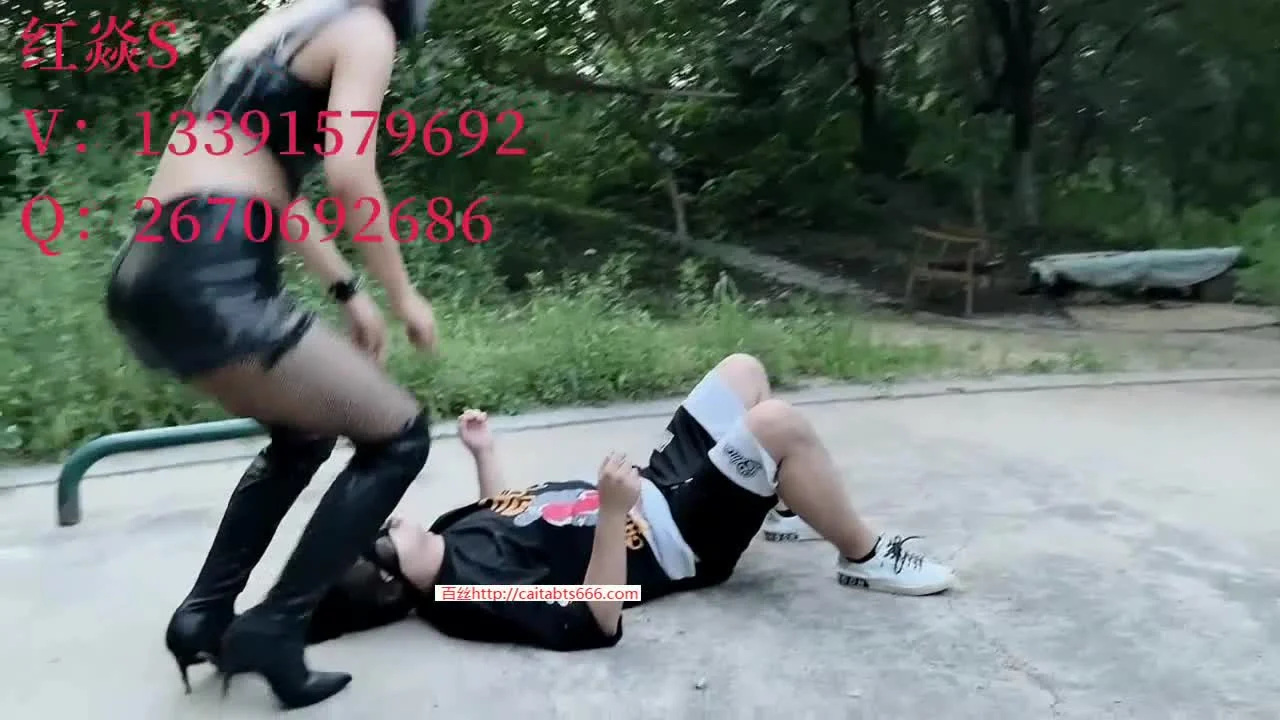 Asian Mistress Hong Yan 28 Outdoor Piss