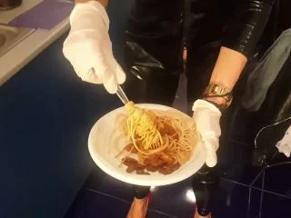 Spaghetti Caviar Champagne – Poppers Farts screenshot 5