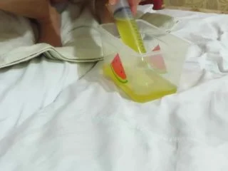 Aunt Pissing And Playing With Urine screenshot 7