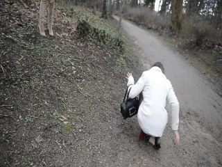 Lesbian Pee And Kiss screenshot 4