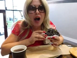 Janet – Leggings Pooping In Public Cafe screenshot 7