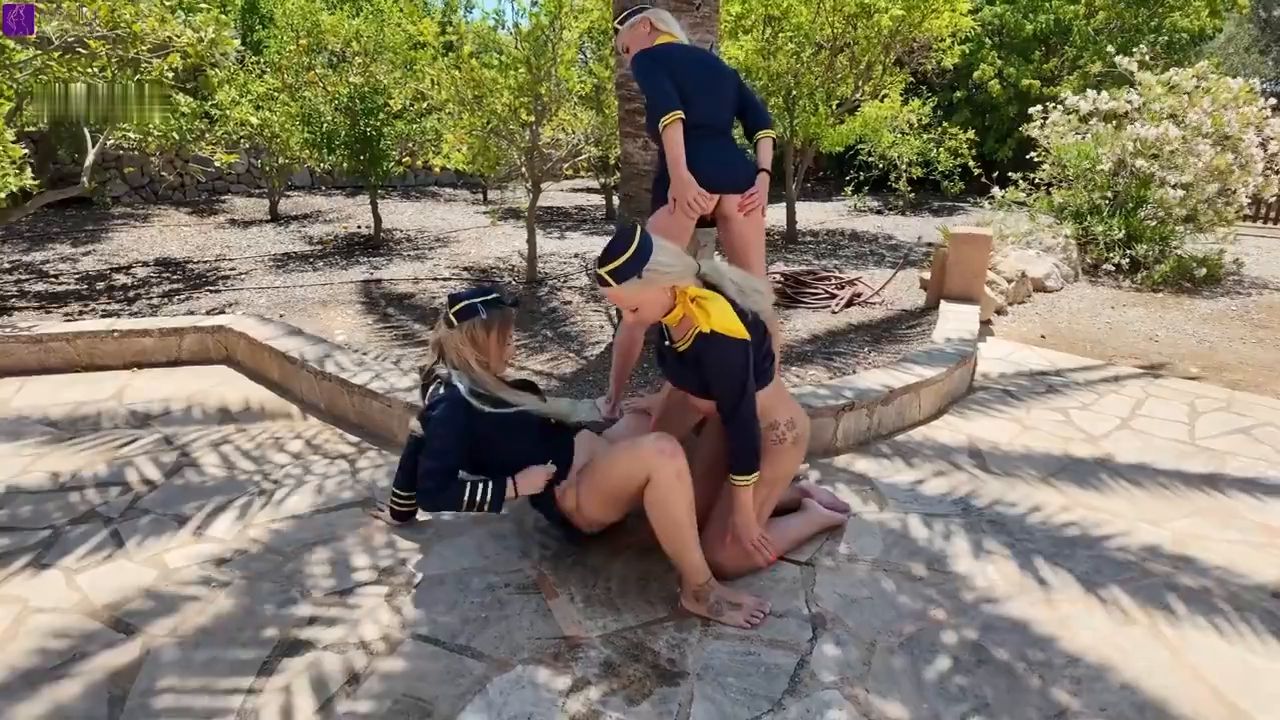 RosellaExtrem – Die Bordtoiletten – 3 Stewardessen Im Piss-Fieber