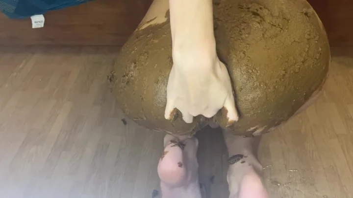 P00girl – Chewing Shit And Smearing The Whole Ass