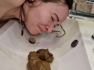 Kitty Skatt – Struggle To Hold Sink Gets It All screenshot 7