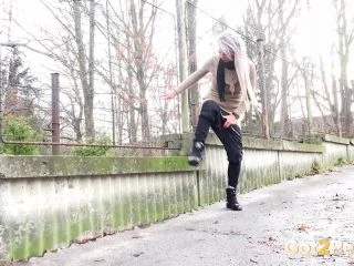 Messy In Public screenshot 1