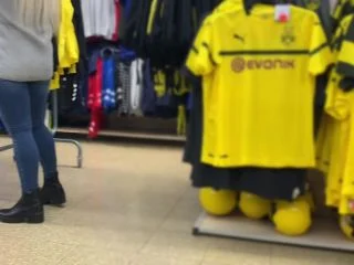 Violent Piss In The Department Store screenshot 1