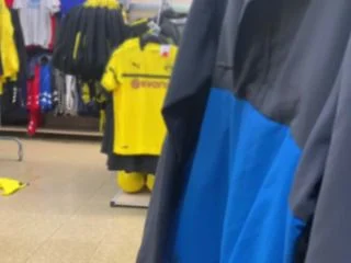 Violent Piss In The Department Store screenshot 2