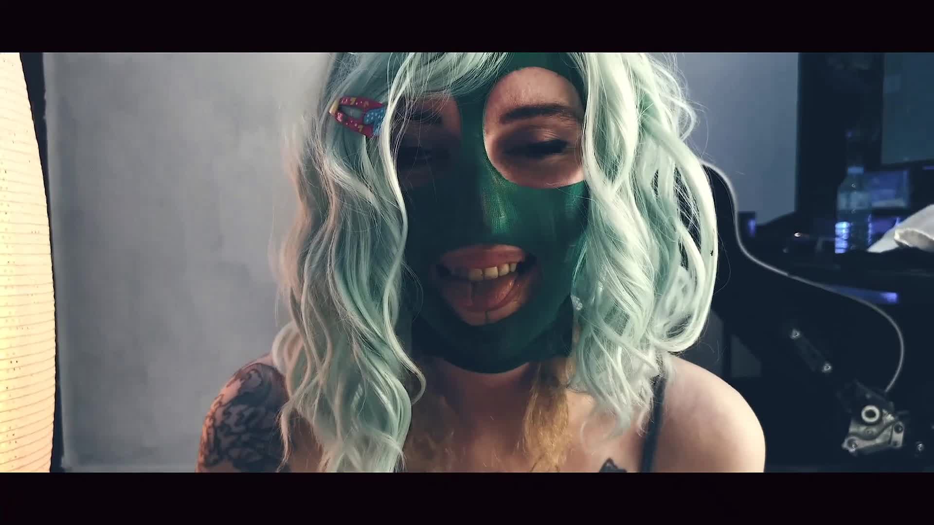 Scat Eat And Shit Sucking By Top Babe Betty The Green Mask