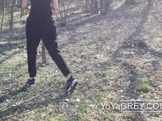 YoYaGrey – Girl Pissing Outdoors screenshot 2