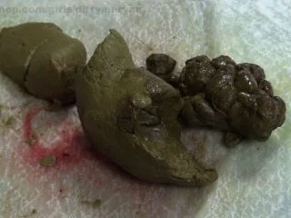 DirtyMaryan – Pooping 2 Times During My Period screenshot 3