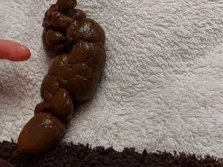 PooGirlSofia – Moms Stinky Poo screenshot 1