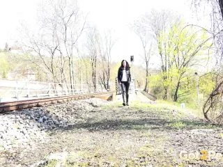 Off The Tracks screenshot 2