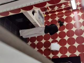 Peeping In Nike Slippers screenshot 2