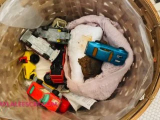 Layla Lee – Pooping On Your Toys screenshot 5