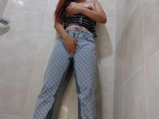 Sara Wets Her Jeans screenshot 7