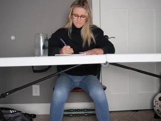 Keeks 3005 – Pee Desperation In Class screenshot 1