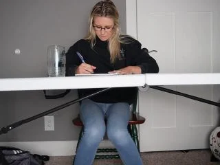 Keeks 3005 – Pee Desperation In Class screenshot 2